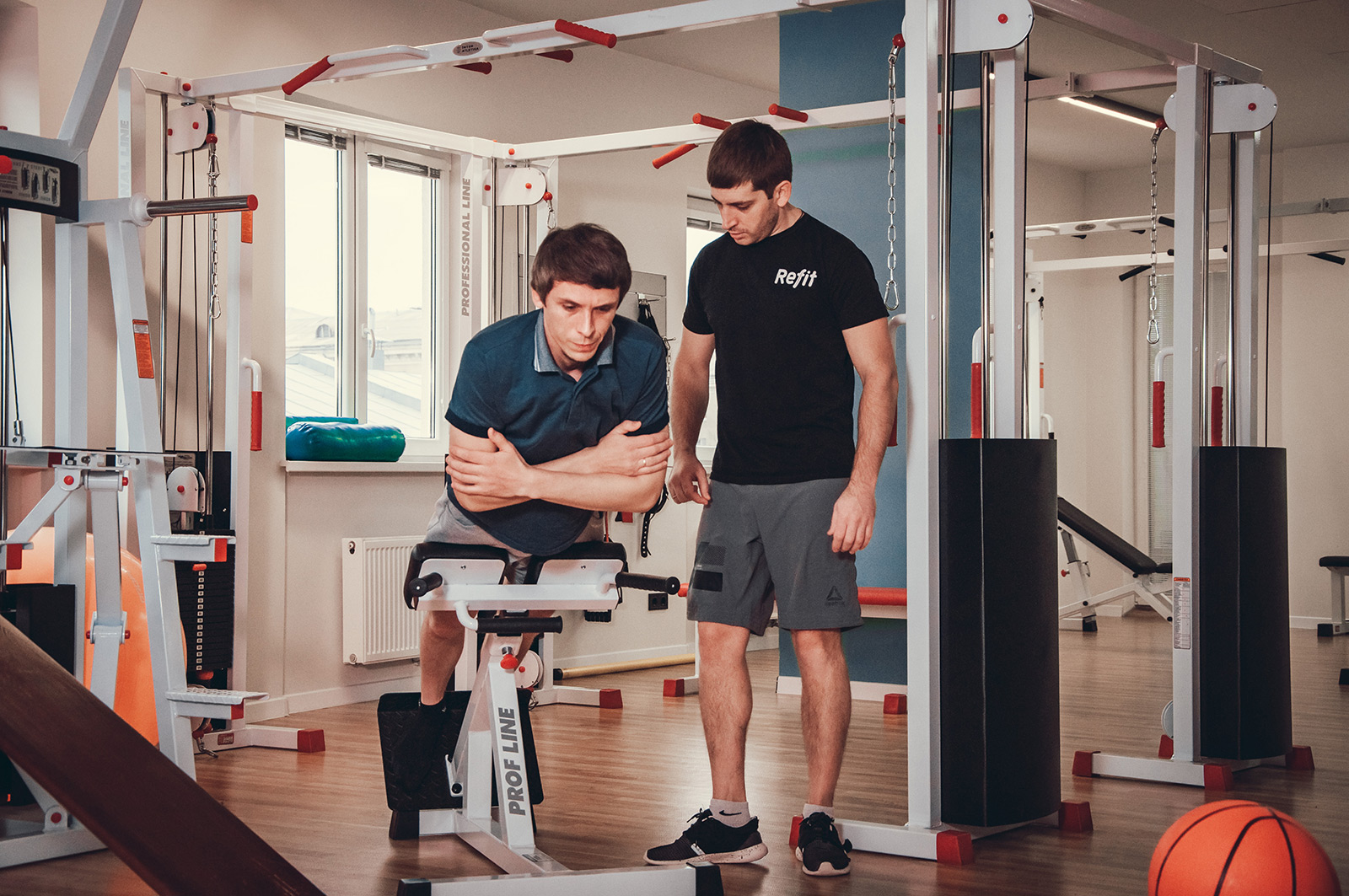 Спортивно-реабілітаційний центр з відновлення хребта та суглобів "Refit"