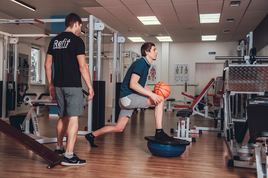 Спортивно-реабілітаційний центр з відновлення хребта та суглобів "Refit"