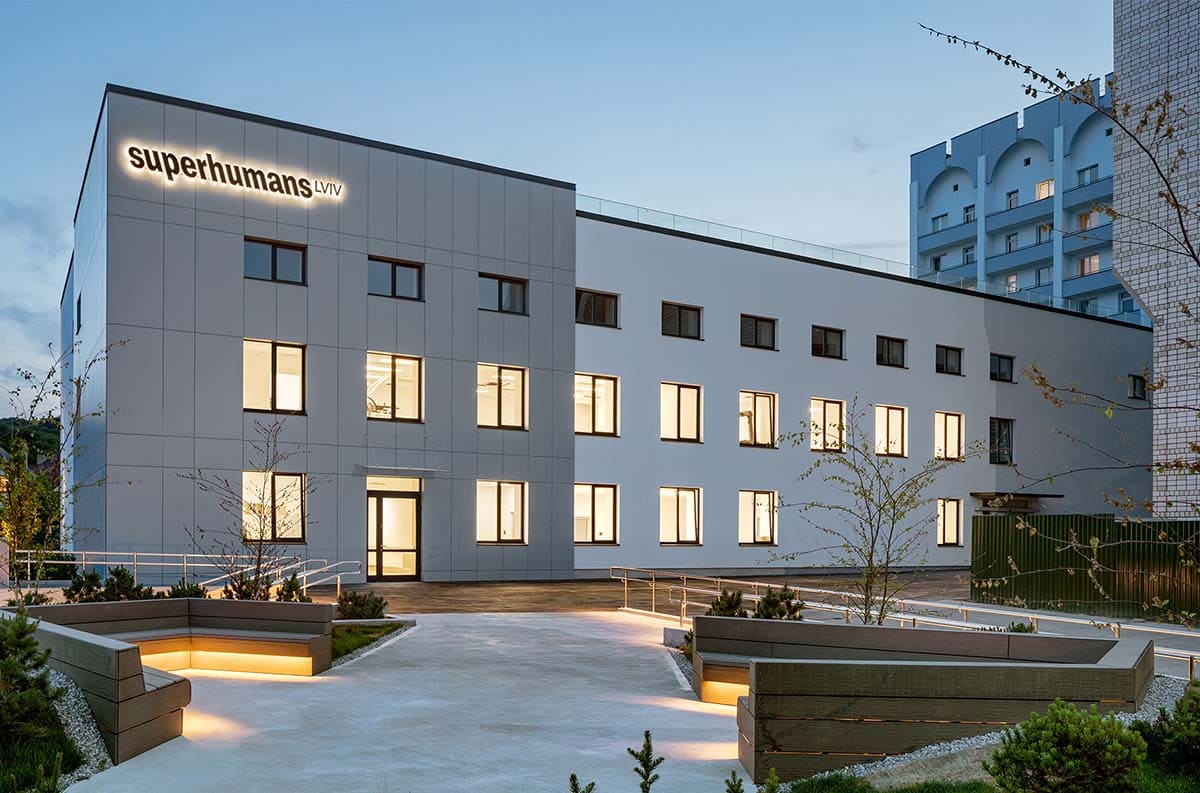 Медичний центр "Superhumans Center"